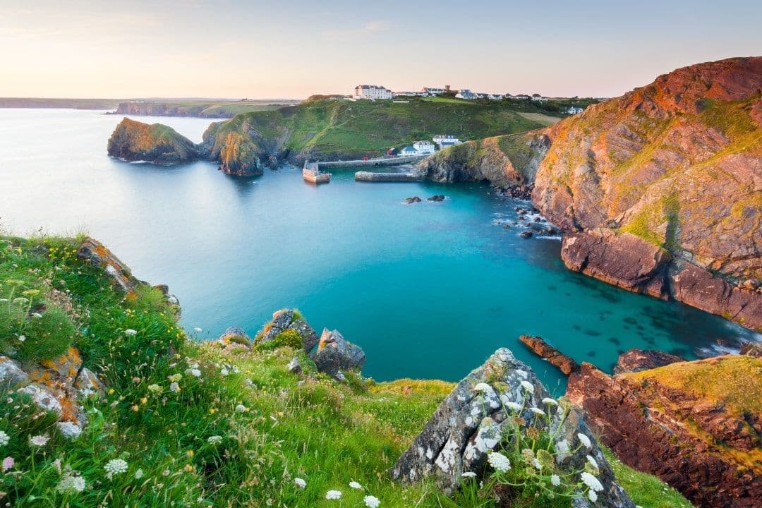 Mullion Harbour c Shutterstock VC (1)-min.jpg