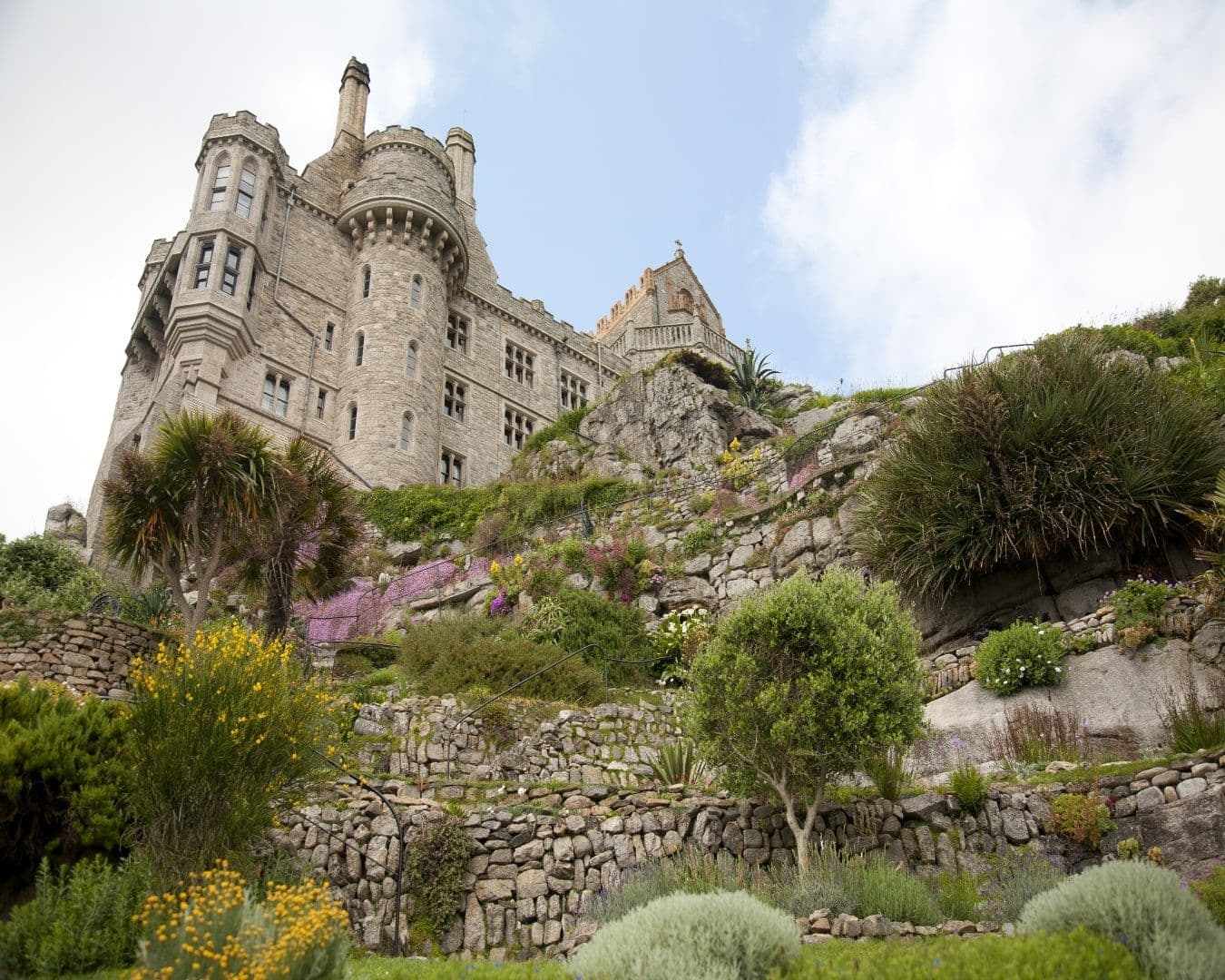 St Michaels Mount Castle Gardens c Shutterstock VC (2) (1)-min.jpg