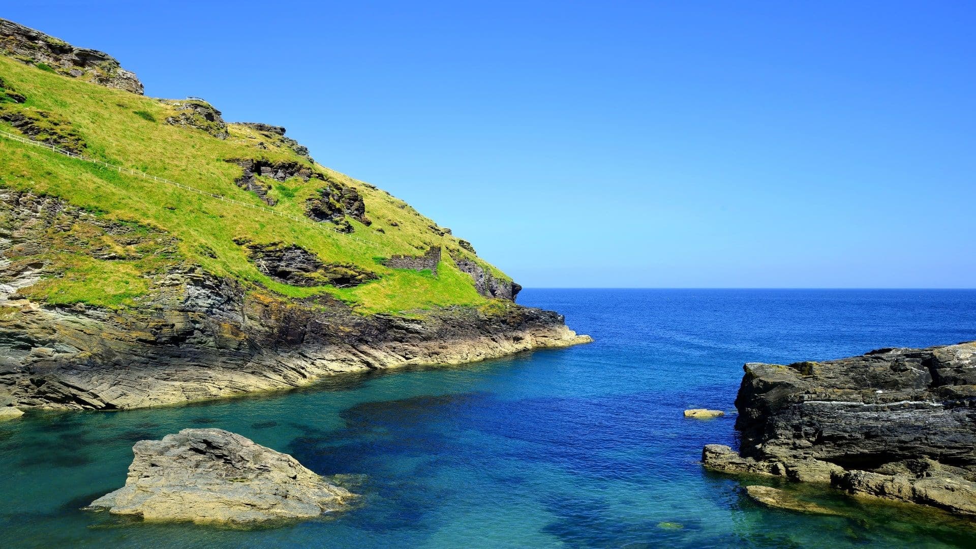 Tintagel c Shutterstock VC (1)-min.jpg